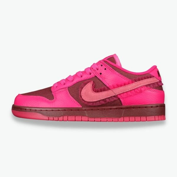 Nike Dunk Low "Valentine's Day" (2022)